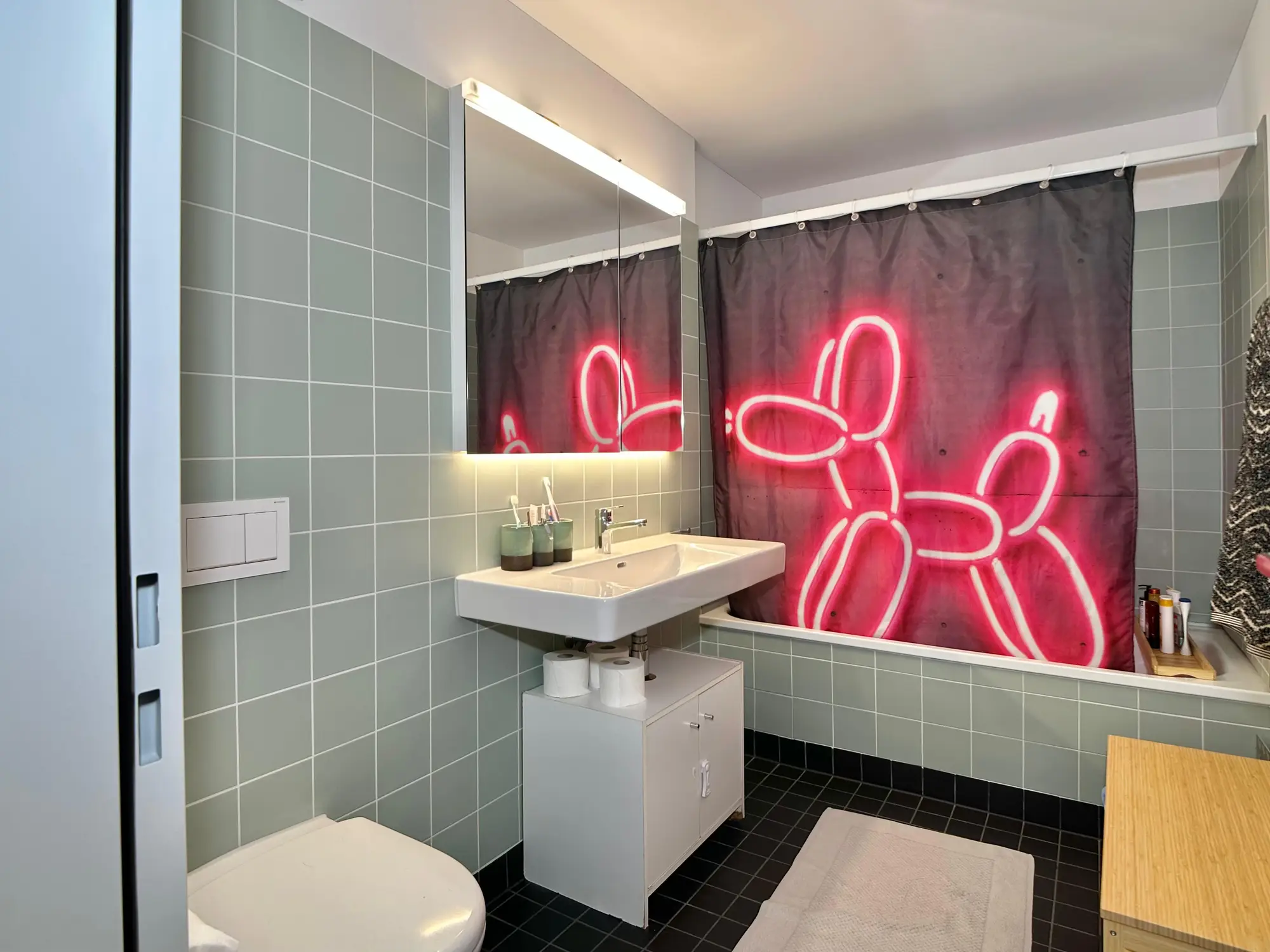 Befristet, möbliert: Moderne 4.5-Zimmer-Wohnung mit Seesicht