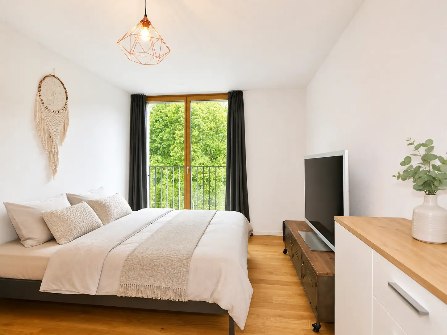 Befristet, möbliert: Moderne 4.5-Zimmer-Wohnung mit Seesicht