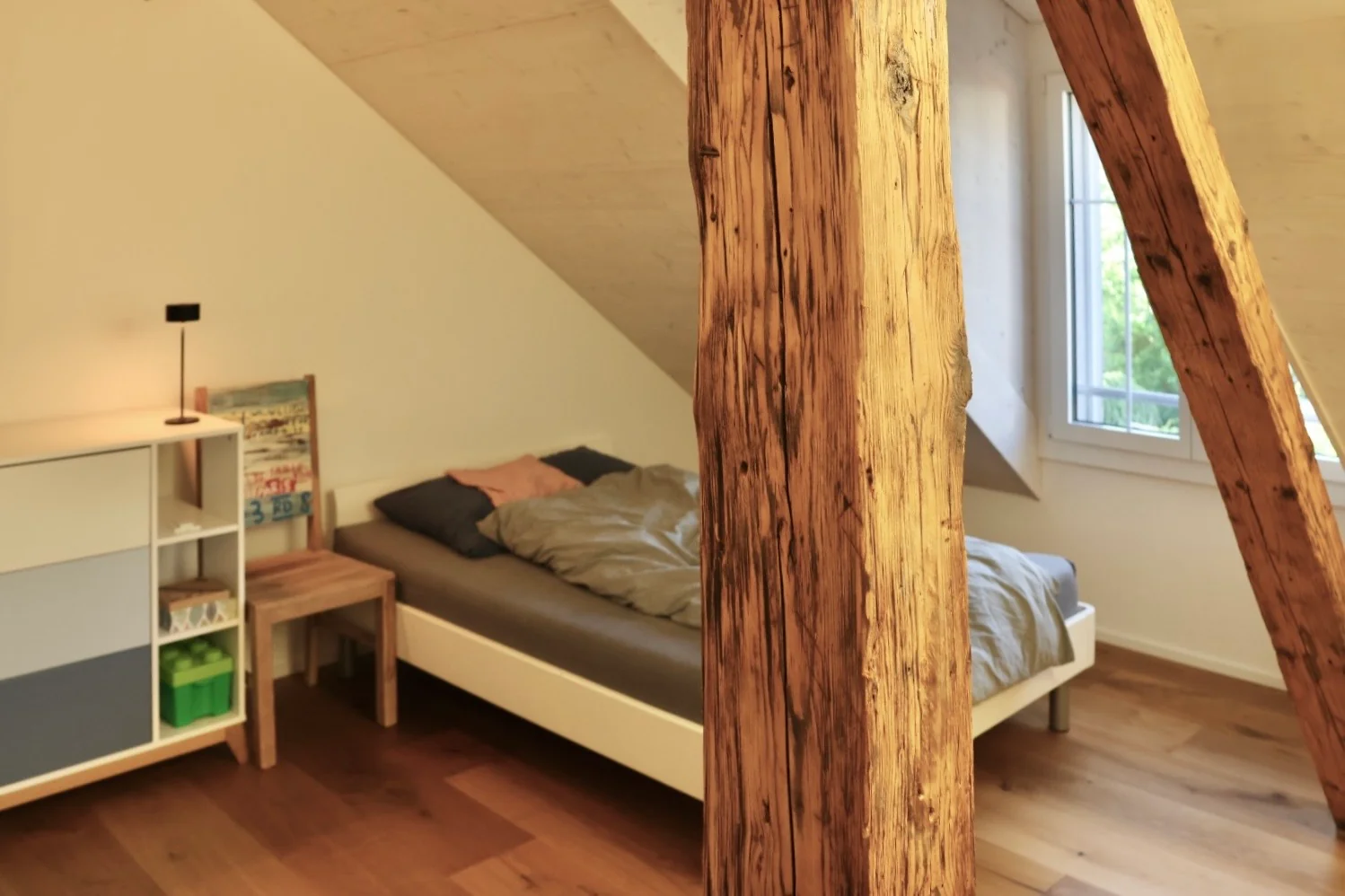 Befristet, möbliert: Grosszügige 5.5-Zimmer-Maisonettewohnung in Unterengstringen