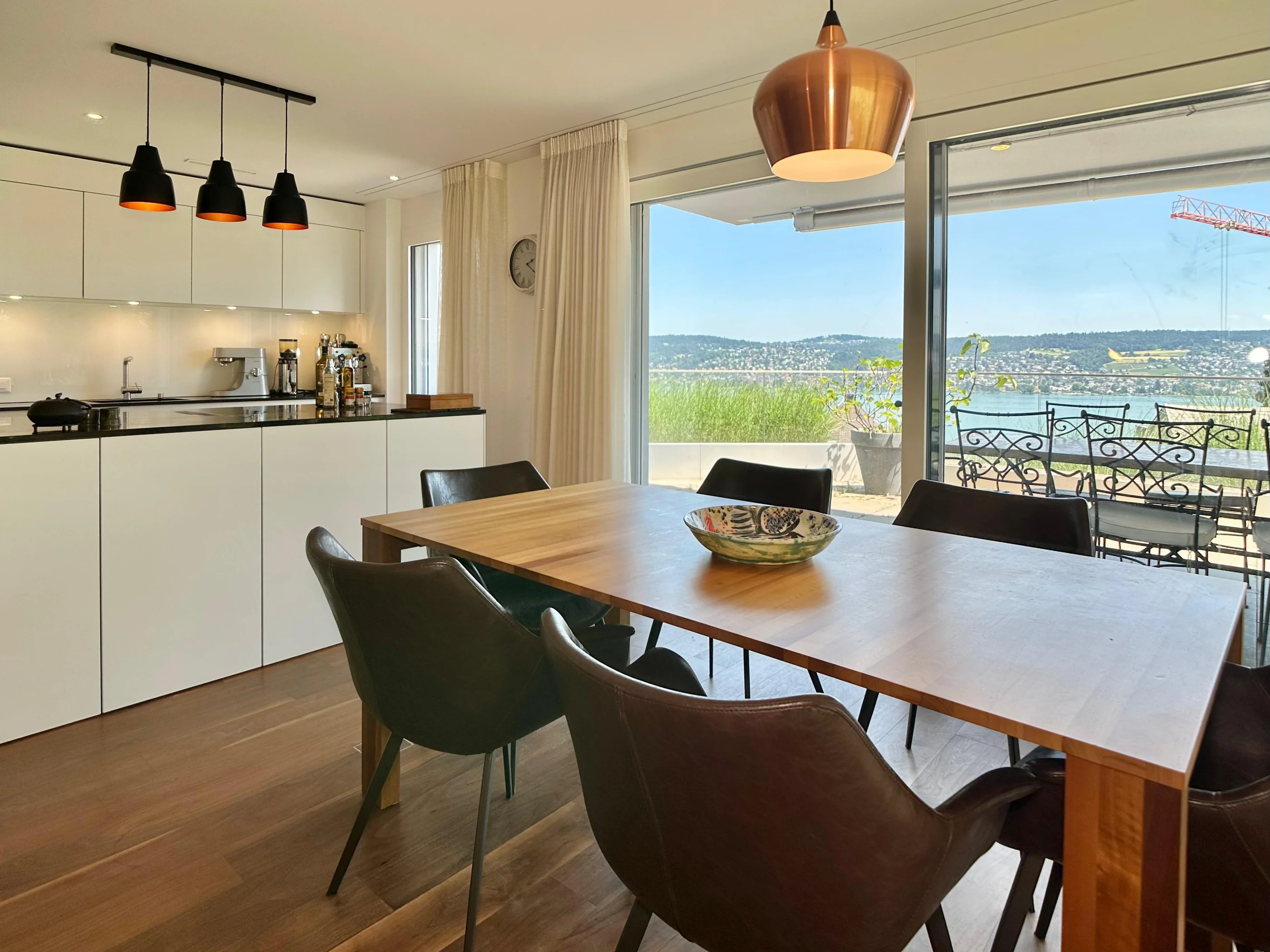 Befristet, möbliert: Moderne 3.5-Zi.-Wohnung mit Seesicht in Rüschlikon