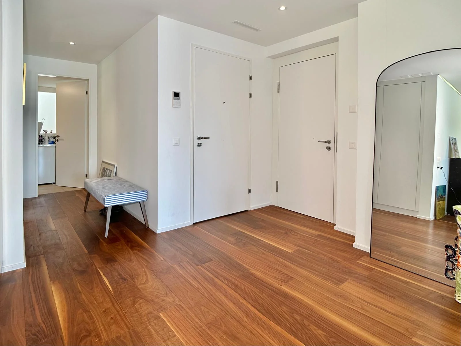 Befristet, möbliert: Moderne 3.5-Zi.-Wohnung mit Seesicht in Rüschlikon