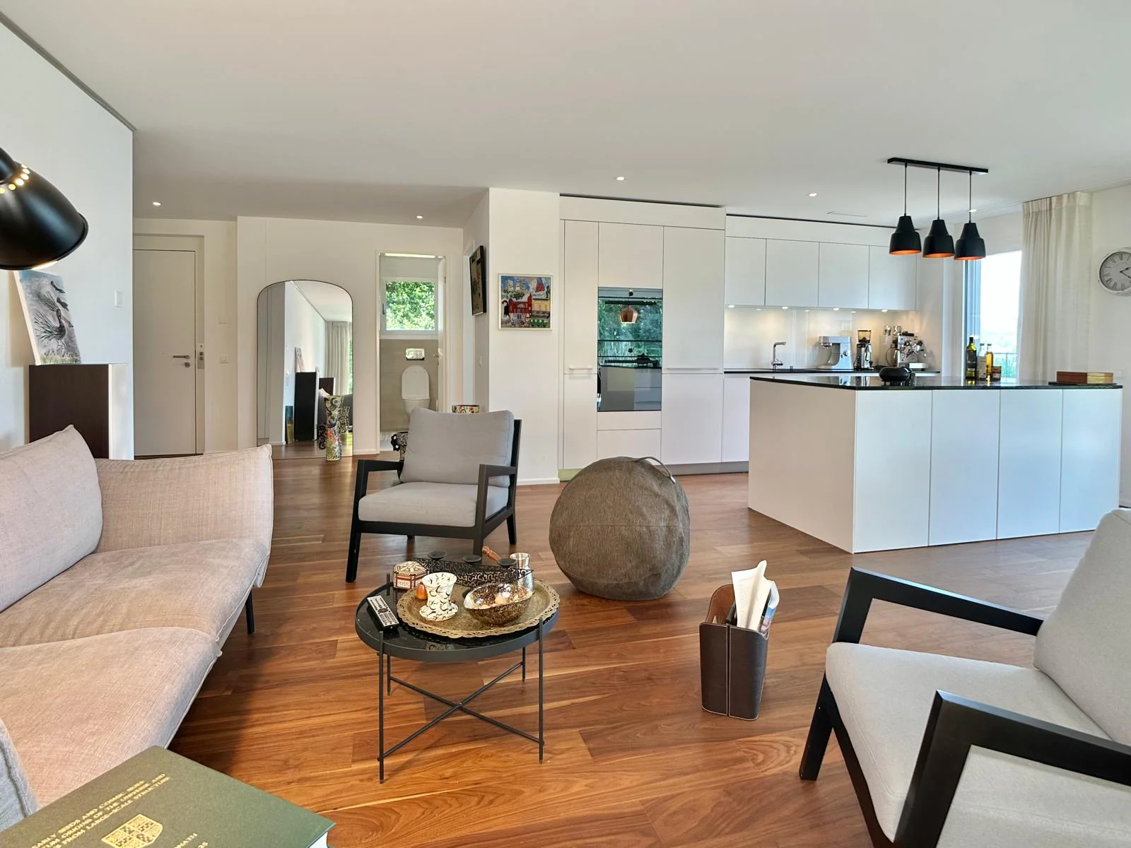 Befristet, möbliert: Moderne 3.5-Zi.-Wohnung mit Seesicht in Rüschlikon