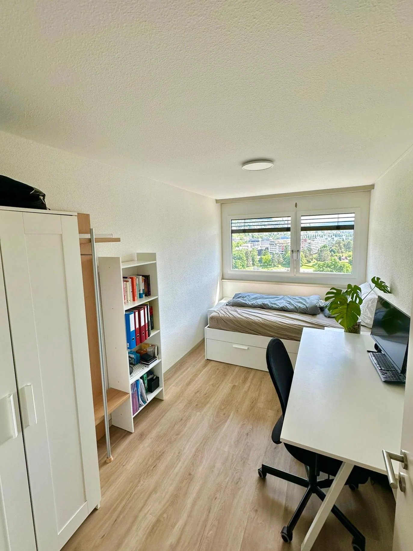 Befristet, möbliert: 3-Zimmerwohnung nahe Limmat im 13. Stockwerk