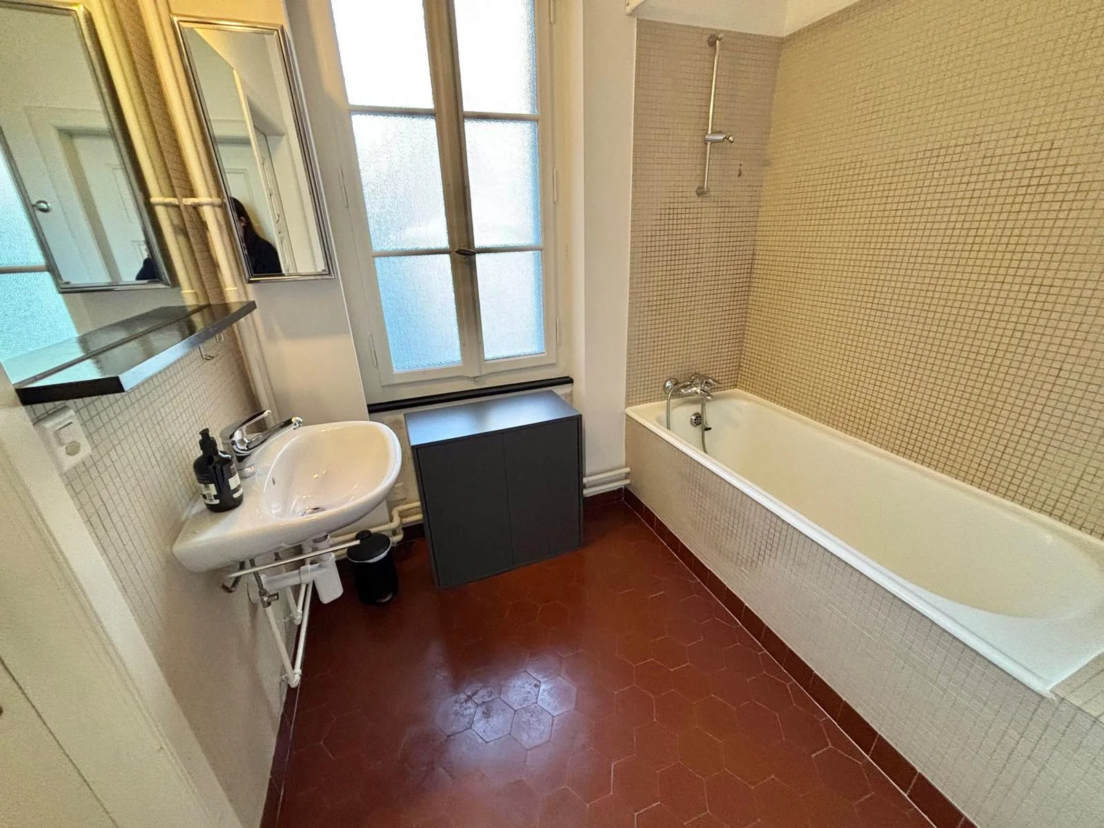 Wohnen, wo Zürich am schönsten ist – möblierte 3-Zimmer-Altbauwohnung beim Bellevue