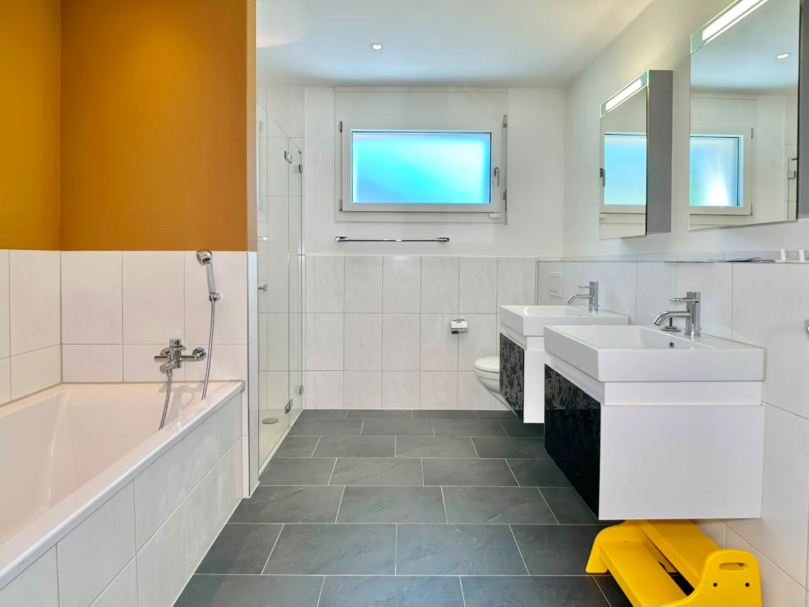 Voll möbliert: 4.5-Zimmer-Wohnung, 170 m², Stallikon