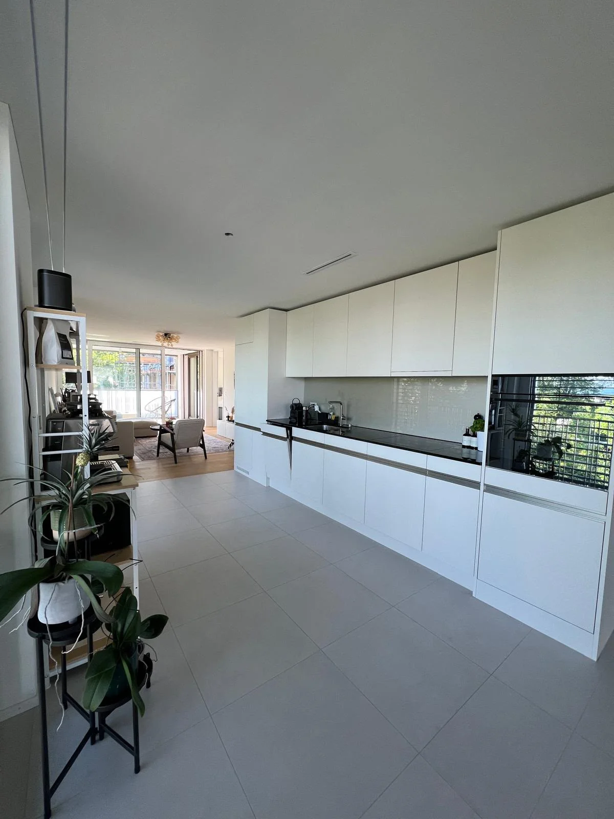 Befristet & möbliert: Moderne 3.5-Zimmer-Wohnung in Egg