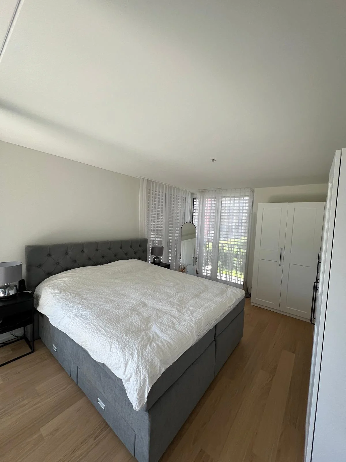 Befristet & möbliert: Moderne 3.5-Zimmer-Wohnung in Egg