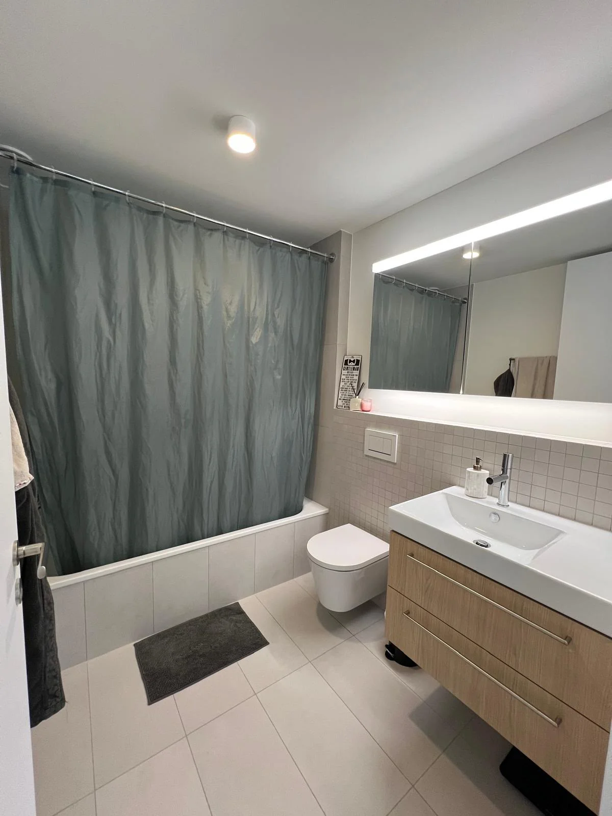 Befristet & möbliert: Moderne 3.5-Zimmer-Wohnung in Egg